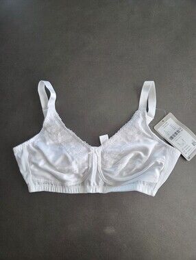 Amoena White Nancy Wire Free Bra Size 36B NWT